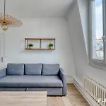 Charming Bright T2 In 17E Lively Vibrant Area