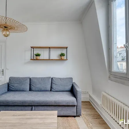 Apartment Charming Bright T2 In 17e Lively Vibrant Area *